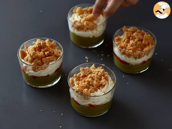 Verrines végétariennes: crème de petit pois, crumble de parmesan et crème au mascarpone - Préparation etape 10
