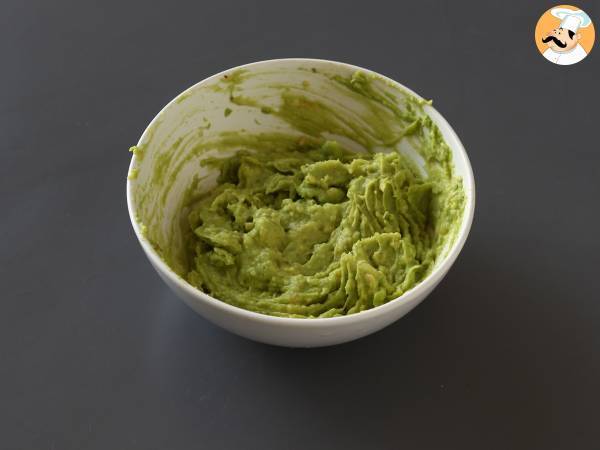 Patacones, les toasts de banane plantain colombiens accompagnés de guacamole et de tomates - Préparation etape 2