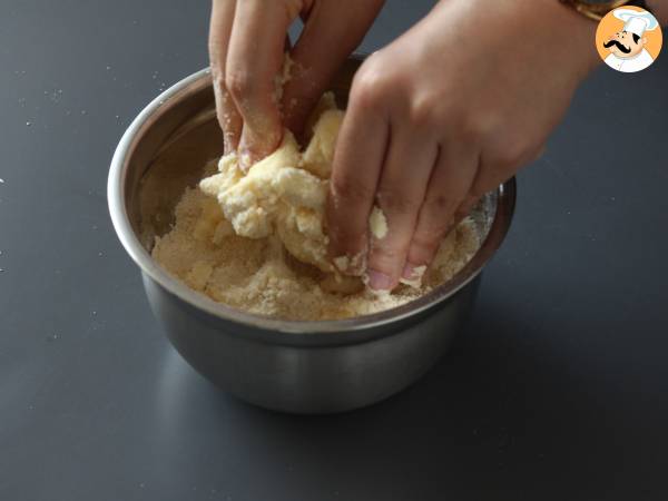 Tarte crumble express aux fruits rouges - Préparation etape 2