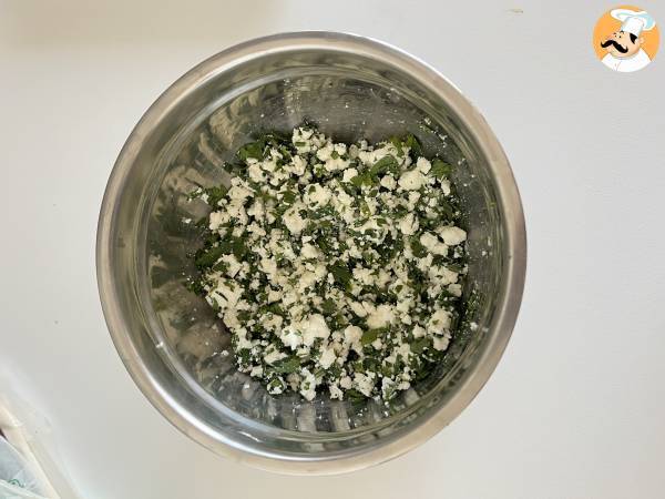 Börek, les bricks turques à la feta et au persil - Préparation etape 1