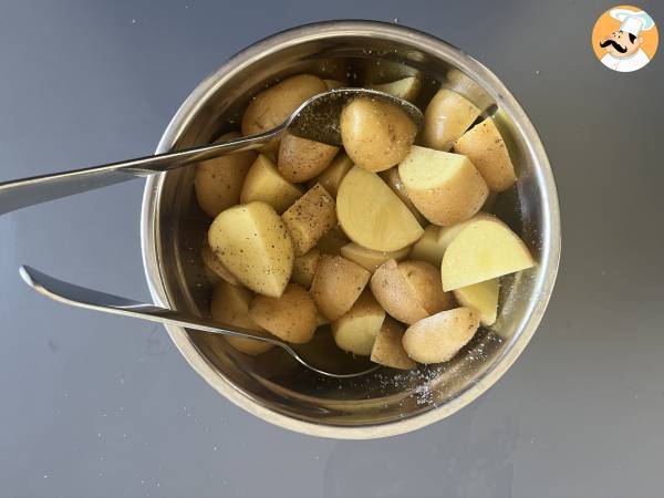 Pommes de terre rôties au four, la recette classique et inratable - Préparation etape 2