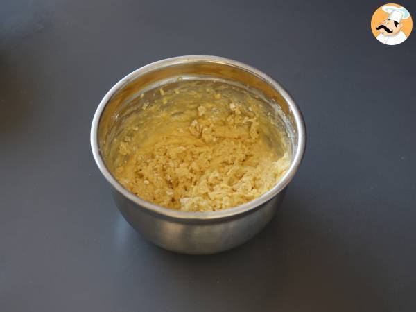 Cake au saumon fumé, citron et ciboulette - Préparation etape 2