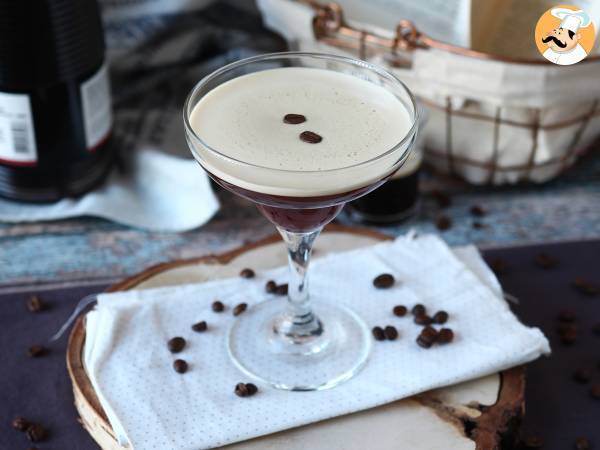 Espresso Martini, le cocktail parfait pour les amateurs de café - Préparation etape 5