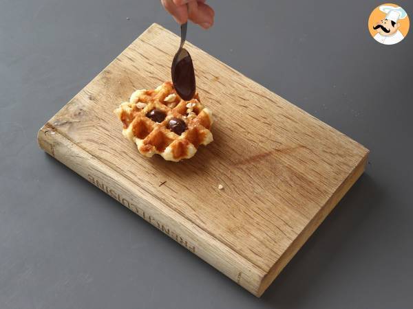 Gaufres garnies aux fruits, chocolat et chantilly - Préparation etape 3