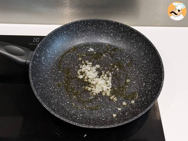 Pâtes aux lardons : faciles et économiques! - Préparation etape 1