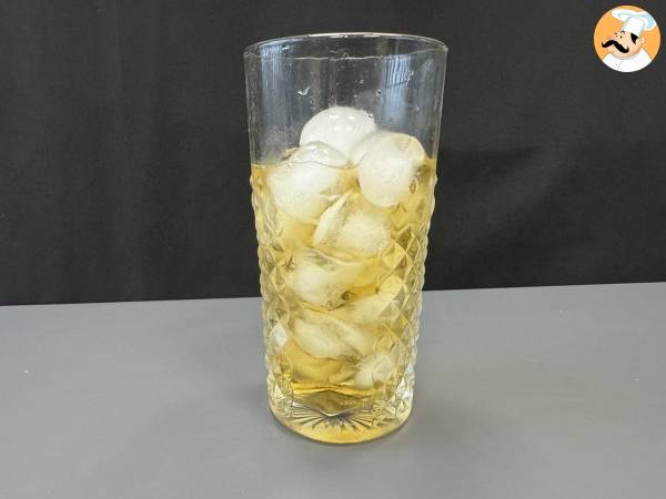 Spritz Martini sans alcool, un cocktail doux et floral pour l'apéritif - Préparation etape 2