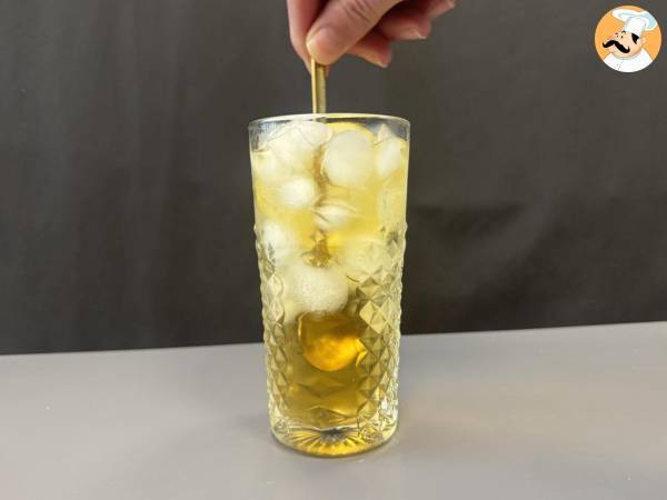 Spritz Martini sans alcool, un cocktail doux et floral pour l'apéritif - Préparation etape 4