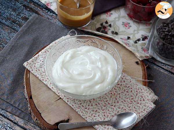 Skyr bowl aux fruits rouges, beurre de cacahuètes et chocolat - Préparation etape 1
