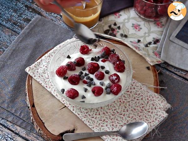 Skyr bowl aux fruits rouges, beurre de cacahuètes et chocolat - Préparation etape 3