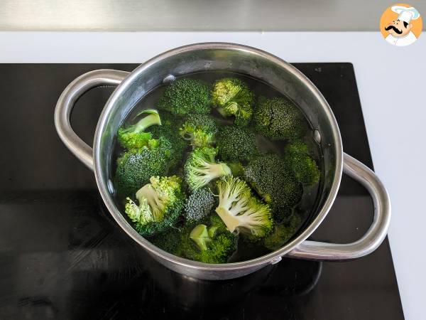 Pâtes crémeuses au brocoli et aux amandes - Préparation etape 2