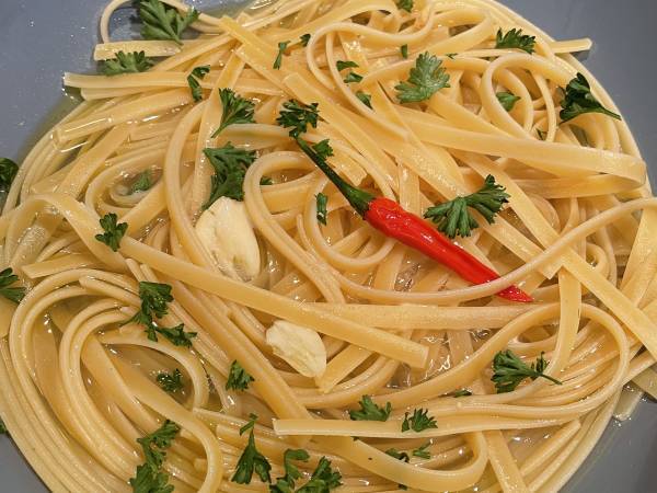 Fettucce Aglio, Olio e Peperoncino : Une recette italienne pleine de caractère de Casa Bandera - Préparation etape 3