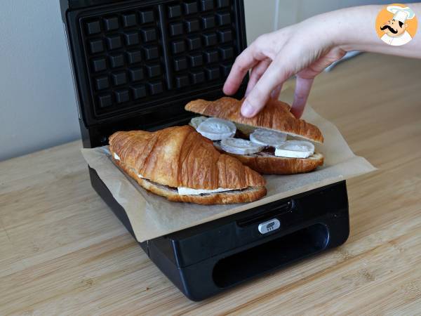Croffle, le croissant gaufre garni de confiture de figues, fromage de chèvre et jambon! - Préparation etape 3