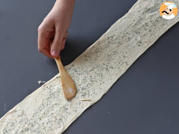 Cruffins, la combinaison d'un croissant et d'un muffin, ici salés au parmesan et mozzarella - Préparation etape 2