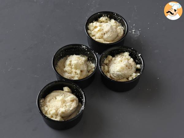 Cruffins, la combinaison d'un croissant et d'un muffin, ici salés au parmesan et mozzarella - Préparation etape 6