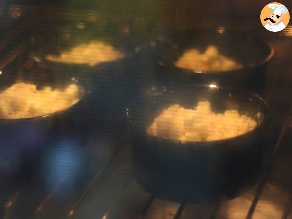 Cruffins, la combinaison d'un croissant et d'un muffin, ici salés au parmesan et mozzarella - Préparation etape 7