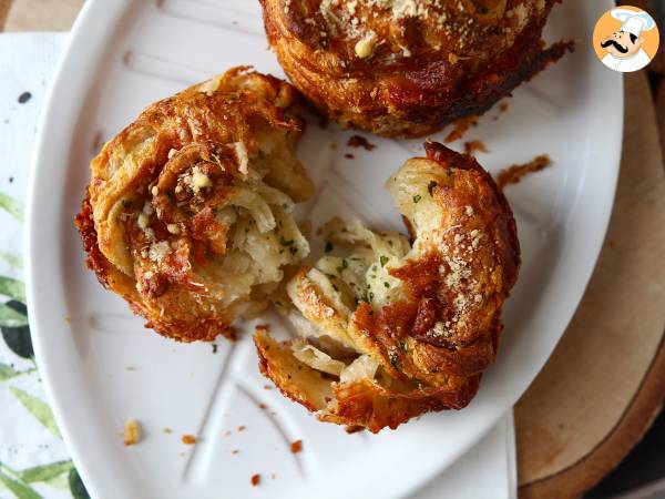Cruffins, la combinaison d'un croissant et d'un muffin, ici salés au parmesan et mozzarella - Préparation etape 8