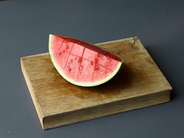 Salade de fruits rouges: fraise, framboise, cerise et pastèque, parfaite pour l'été! - Préparation etape 1