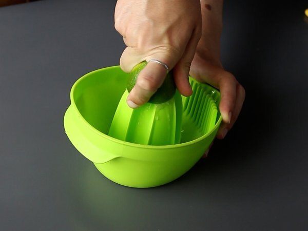 Salade de fruits rouges: fraise, framboise, cerise et pastèque, parfaite pour l'été! - Préparation etape 2