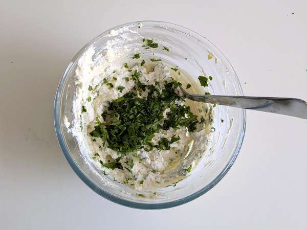 Tortelloni de bresaola farcis à la roquette et à la ricotta : savoureux et prêts en 10 minutes ! - Préparation etape 3