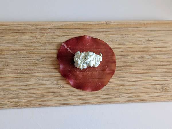 Tortelloni de bresaola farcis à la roquette et à la ricotta : savoureux et prêts en 10 minutes ! - Préparation etape 4