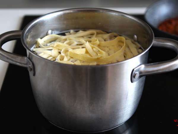 Pâtes à la sauce bolognaise - tagliatelle al ragù alla bolognese - Préparation etape 7