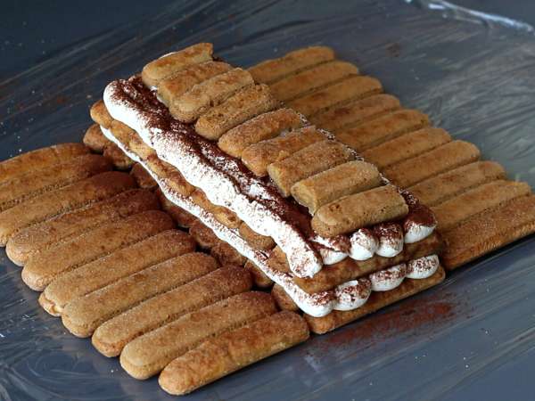 Bûche sans moule en forme de chalet façon tiramisu pour les amoureux de café - Préparation etape 7