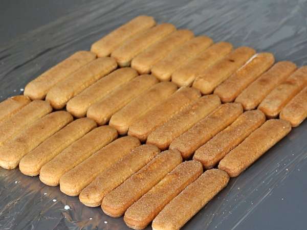 Pas besoin de moule pour réaliser cette bûche aux fruits rouges! - Préparation etape 3