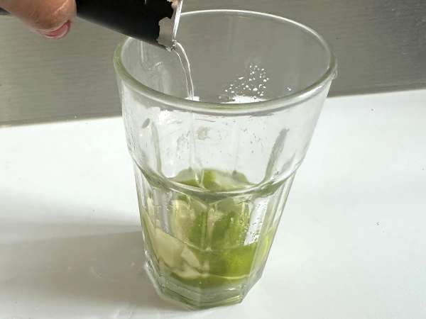 Caipirinha au citron vert : la boisson brésilienne facile à préparer - Préparation etape 5