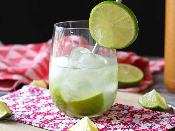 Caipirinha au citron vert : la boisson brésilienne facile à préparer - Préparation etape 6
