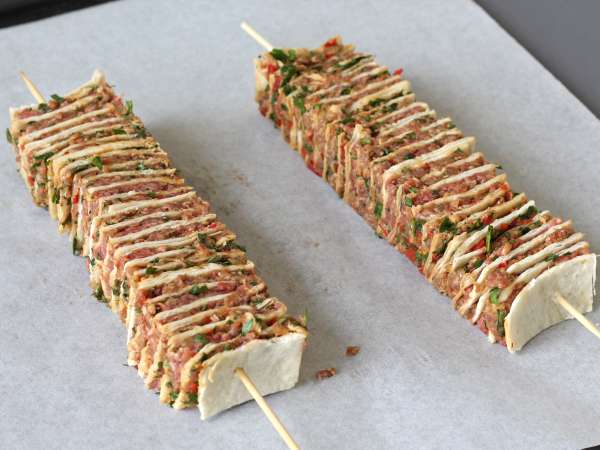 Lavash kebab avec des tortillas, les fameuses brochettes faciles cuites au four! - Préparation etape 11