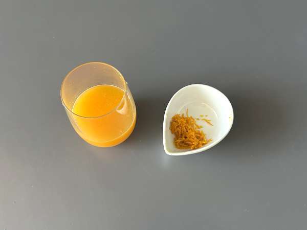 Carpaccio de coquilles Saint-Jacques, vinaigrette citronnée et pistaches - Préparation etape 1