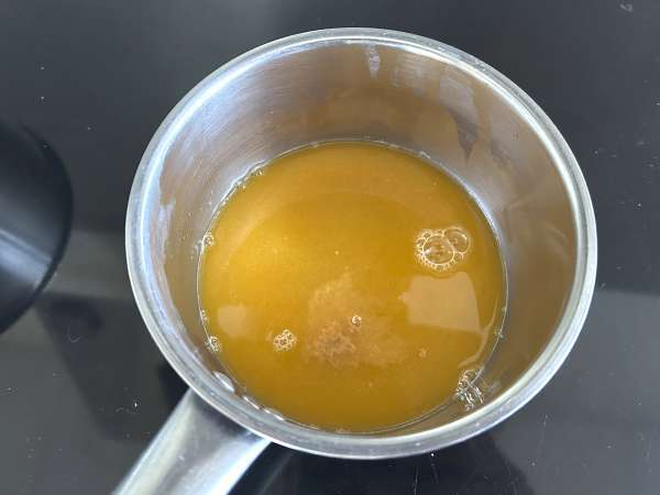 Carpaccio de coquilles Saint-Jacques, vinaigrette citronnée et pistaches - Préparation etape 2