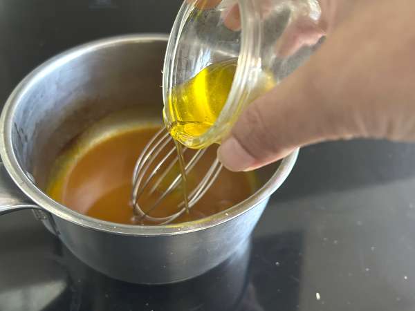 Carpaccio de coquilles Saint-Jacques, vinaigrette citronnée et pistaches - Préparation etape 3