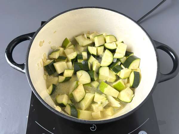 Soupe courgette, pomme verte et yaourt, légère et acidulée! - Préparation etape 4