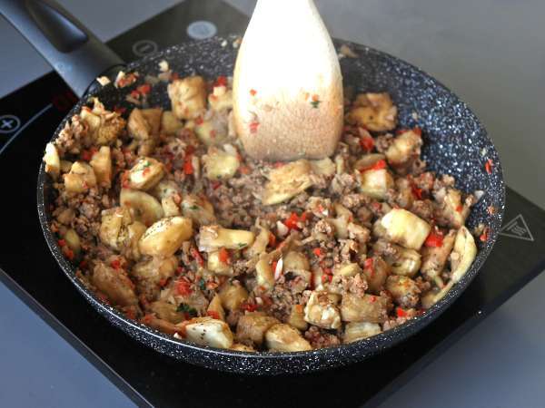 Aubergines farcies gratinées à la mozzarella - Préparation etape 6