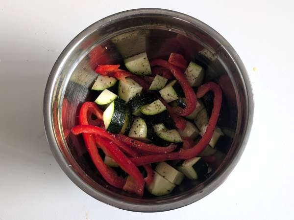 Poulet aux poivrons courgettes au air fryer : prêt en 20 minutes! - Préparation etape 2