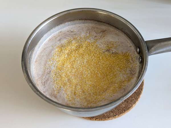 Polenta crémeuse parfaite : la recette facile et ultra réconfortante - Préparation etape 2