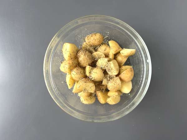 Caprice des dieux pané et pommes de terre grenaille au airfryer - Préparation etape 1