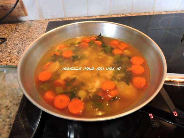 Soupe repas coco-poulet à la pomme verte fraîche (IG bas) - Préparation etape 1