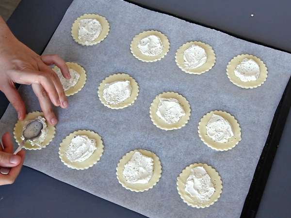 Tartelettes pour Halloween aux champignons et fromage ail et fines herbes - Préparation etape 3