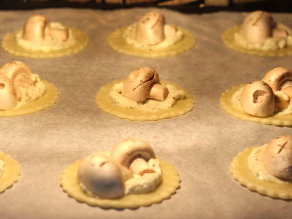 Tartelettes pour Halloween aux champignons et fromage ail et fines herbes - Préparation etape 7