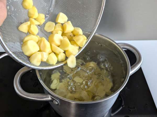 Pommes de terre cacio e pepe au four : crémeuses, croustillantes et irrésistibles ! - Préparation etape 2