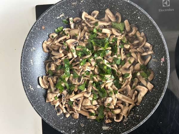 Œufs cocotte aux champignons : la recette express et ultra réconfortante! - Préparation etape 6