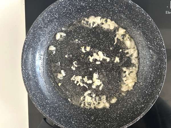 Sauce au poivre maison : crémeuse, parfumée et ultra facile ! - Préparation etape 3