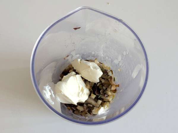 Pâtes crémeuses à l’endive rouge, bacon croustillant et noix : recette rapide et irrésistible - Préparation etape 4