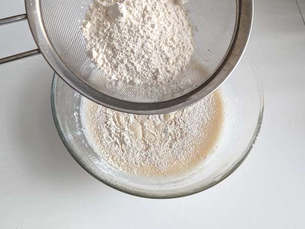 Crêpes salées à la ricotta et aux champignons - Préparation etape 1