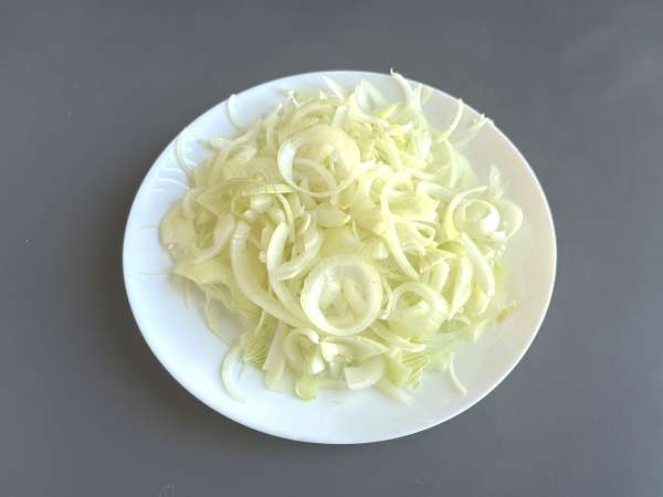 Confit d’oignons : doux, fondant et parfait avec le foie gras ou un bon fromage - Préparation etape 1