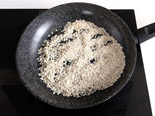 Risotto au citron vert et au poivre rose : une recette végétarienne raffinée - Préparation etape 2