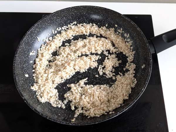 Risotto au citron vert et au poivre rose : une recette végétarienne raffinée - Préparation etape 3