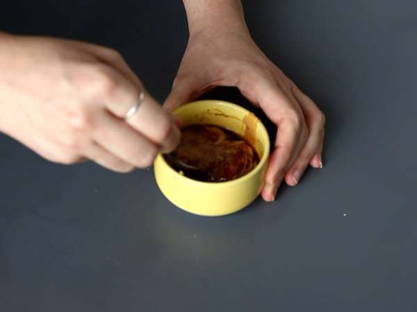 Salade colorée aux vermicelles de riz et crevettes et sa sauce relevée à la cacahuète - Préparation etape 3